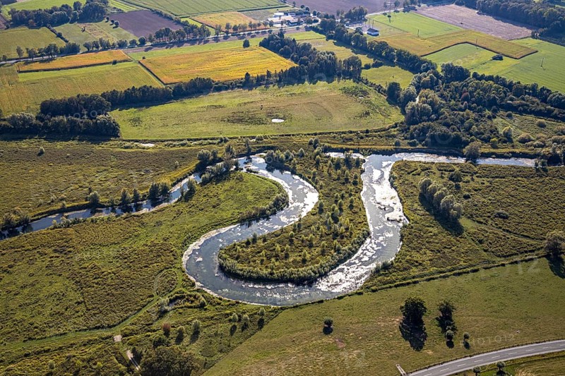 Aerial view, nature reserve Lippe floodplain, river Lippe loop, Liesborn, Wadersloh, district Soest, North Rhine-Westphalia, Germany, Benninghauser Heide, DE, Europe, Göttinger Straße, district Soest-Buch, district Soest-Buch, cultural landscape, Lippstadt, aerial view, aerial photography, aerial photography, NSG Lippe floodplain, nature conservation, nature reserve, overview, riparian forestation, bird's-eye view, meadows and fields, birds-eyes view, overview
