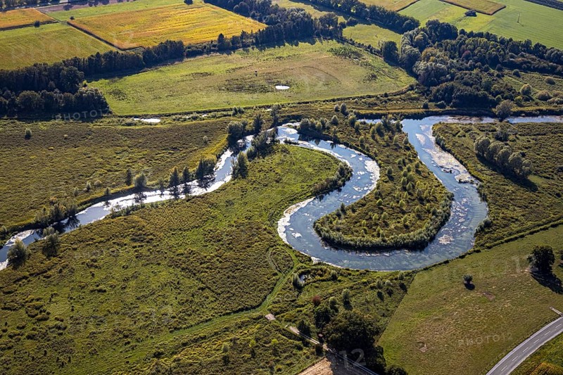 Aerial view, nature reserve Lippe floodplain, river Lippe loop, Liesborn, Wadersloh, district Soest, North Rhine-Westphalia, Germany, Benninghauser Heide, DE, Europe, Göttinger Straße, district Soest-Buch, district Soest-Buch, cultural landscape, Lippstadt, aerial view, aerial photography, aerial photography, NSG Lippe floodplain, nature conservation, nature reserve, overview, riparian forestation, bird's-eye view, meadows and fields, birds-eyes view, overview
