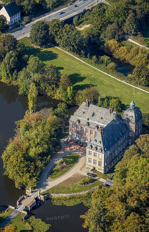 Aerial view, moated castle Hovestadt, baroque garden, Hovestadt, Lippetal, district Soest, North Rhine-Westphalia, Germany, castle, DE, monument protection, Europe, moat, green area, green spaces, manor house, manor building, courtyard, district Soest-Buch, district Soest-Buch, aerial photograph, aerial photography, aerial photography, park, park area, castle, castle park, overview, bird's-eye view, moated castle, moat, moated castle, birds-eyes view, overview