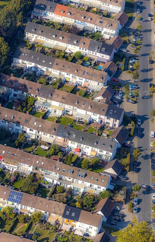 Aerial view, terraced housing estate Mercklinghausstraße, Lippstadt, Kreis Soest, North Rhine-Westphalia, Germany, DE, Europe, property tax, real estate, Kreis-Soest-Buch, KreisSoestBuch, aerial view, aerial photography, aerial photography, multi-family houses, apartment buildings, terraced houses, overview, bird's-eye view, housing estate, living and living, residential area, residential buildings, quality of living, residential neighbourhood, housing estate, birds-eyes view, overview