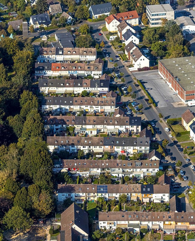 Aerial view, terraced housing estate Mercklinghausstraße, Lippstadt, Kreis Soest, North Rhine-Westphalia, Germany, DE, Europe, property tax, real estate, Kreis-Soest-Buch, KreisSoestBuch, aerial view, aerial photography, aerial photography, multi-family houses, apartment buildings, terraced houses, overview, bird's-eye view, housing estate, living and living, residential area, residential buildings, quality of living, residential neighbourhood, housing estate, birds-eyes view, overview
