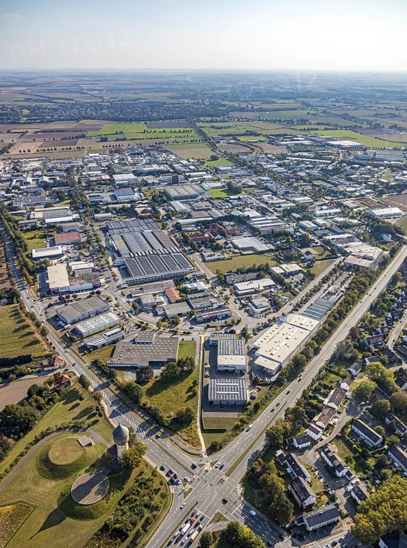 Aerial view, industrial estate Am Wasserturm, Bökenförder Straße, Lippstadt, district of Soest, North Rhine-Westphalia, Germany, Berliner Straße, federal road B55, Columna infinita, DE, monument protection, Europe, commercial enterprises, commercial area, industrial estate, commercial park, commercial location, commercial use, industrial monument, industrial area, industrial building, industrial site, Kreis-Soest-Buch, KreisSoestBuch, art object, aerial photograph, aerial photography, aerial photography, sight, overview, bird's-eye view, landmark, water tower Lippstadt, birds-eyes view, overview