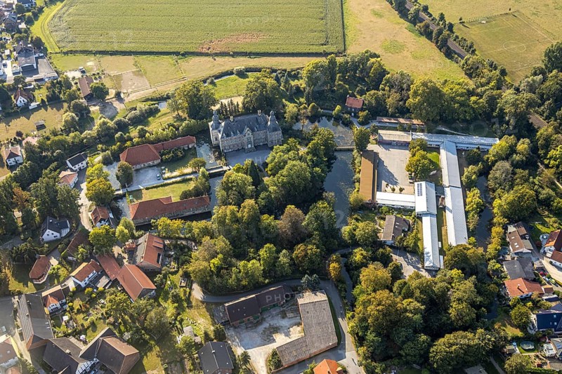 Aerial view, Gymnasium Schloss Overhagen, Overhagen, Lippstadt, Kreis Soest, North Rhine-Westphalia, Germany, education, educational institution, DE, monument protection, Europe, GSO, Gräfte, Gymnasium, courtyard, Kreis-Soest-Buch, KreisSoestBuch, teaching institute, Lipperenaissance, aerial view, aerial photography, aerial photography, park, park grounds, castle, castle grounds, castle garden, castle moat, school, overview, bird's-eye view, moat, moated castle, birds-eyes view, overview