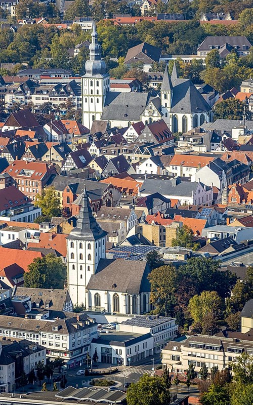 Aerial view, Old Town, evang. Große Marienkirche, Rathausstraße, Jakobikirche, Lange Straße, Lippstadt, Kreis Soest, North Rhine-Westphalia, Germany, place of worship, City, DE, Europe, religious community, place of worship, property tax, holy place, real estate, city centre, church, church community, denomination, Kreis-Soest-Buch, KreisSoestBuch, aerial view, aerial photography, aerial photography, religion, religious site, city view, city centre, overview, bird's-eye view, residential complex, living and life, residential area, residential buildings, residential quality, residential quarter, housing estate, birds-eyes view, overview