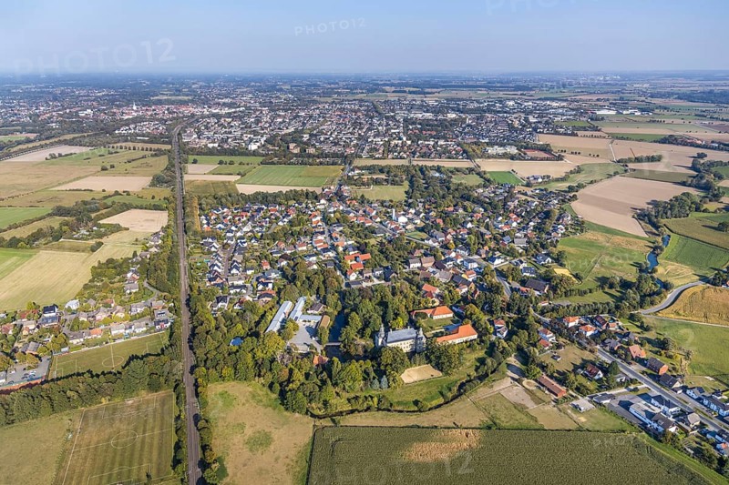 Aerial view, Gymnasium Schloss Overhagen, local view Overhagen, Lippstadt, Kreis Soest, North Rhine-Westphalia, Germany, education, educational institution, DE, monument protection, Europe, GSO, Gräfte, Gymnasium, courtyard, Kreis-Soest-Buch, KreisSoestBuch, educational institute, Lipperenaissance, aerial view, aerial photography, aerial photography, local view, park, park grounds, castle, castle grounds, castle garden, castle moat, school, townscape, urban area, overview, bird's-eye view, moat, moated castle, birds-eyes view, overview