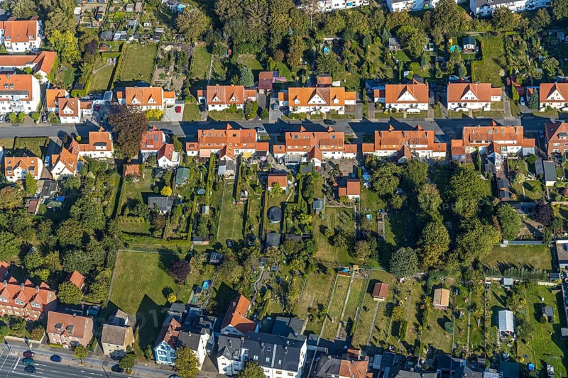 Aerial view, Ebertstraße housing estate, Lippstadt, Soest district, North Rhine-Westphalia, Germany, DE, single-family homes, Europe, gardens, property tax, green trees, real estate, Soest-Buch district, Soest-Buch district, aerial photography, aerial photography, aerial view, terraced houses, overview, bird's-eye view, housing estate, living and living, residential area, residential buildings, quality of living, residential neighbourhood, housing estate, birds-eyes view, overview, red roofs