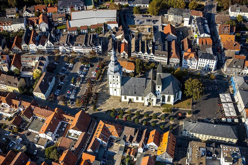 Aerial view, Old Town, evang. Große Marienkirche, Rathausstraße, Rathaus, Rathausplatz, Lippstadt, Kreis Soest, North Rhine-Westphalia, Germany, place of worship, City, DE, Europe, religious community, place of worship, property tax, holy place, real estate, city centre, church, church community, denomination, Kreis-Soest-Buch, KreisSoestBuch, aerial view, aerial photography, aerial photography, religion, religious site, sight, city view, city centre, overview, bird's-eye view, residential area, living and life, residential area, residential buildings, quality of life, residential area, housing estate, birds-eyes view, historic town hall, overview