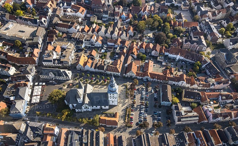 Aerial view, Old Town, evang. Große Marienkirche, Rathausstraße, Rathaus, Rathausplatz, Lippstadt, Kreis Soest, North Rhine-Westphalia, Germany, place of worship, City, DE, Europe, religious community, place of worship, property tax, holy place, real estate, city centre, church, church community, denomination, Kreis-Soest-Buch, KreisSoestBuch, aerial view, aerial photography, aerial photography, religion, religious site, sight, city view, city centre, overview, bird's-eye view, residential area, living and life, residential area, residential buildings, quality of life, residential area, housing estate, birds-eyes view, historic town hall, overview