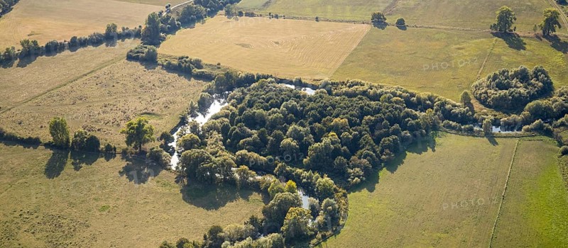 Aerial view, River Lippe, Lippeauen-West, Hagedornsweg, Hellinghausen, Lippstadt, Soest district, North Rhine-Westphalia, Germany, DE, Europe, Soest-Buch district, Soest-Buch district, cultural landscape, aerial view, aerial photography, aerial photography, nature reserve, serpentine shape, overview, riparian forestation, riparian vegetation, bird's eye view, hiking area, meadows and fields, bird's eye view, overview
