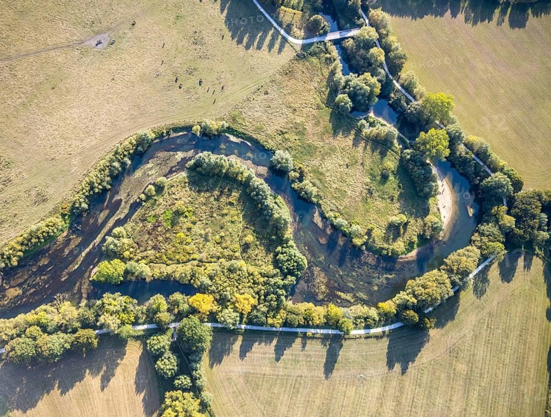 Aerial view, river Lippe, Lippeauen-West, Hagedornsweg, Lippstadt, district Soest, North Rhine-Westphalia, Germany, DE, Europe, green trees, district Soest-Buch, district Soest-Buch, cultural landscape, Lippe beach, aerial view, aerial photography, aerial photography, nature reserve, nature reserve, serpentine shape, overview, riparian forestation, riparian vegetation, bird's eye view, hiking area, meadows and fields, birds-eyes view, overview