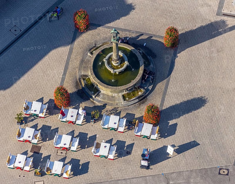 Aerial view, Bernhardbrunnen with memorial, Lippstadt, Kreis Soest, North Rhine-Westphalia, Germany, distance rule, Am Bernhardbrunnen, fountain, Corona measures, Corona virus, DE, Europe, hygiene measures, Kreis-Soest-Buch, KreisSoestBuch, Lange Straße, aerial view, aerial photography, aerial photography, sight, benches, seating, overview, bird's-eye view, overview