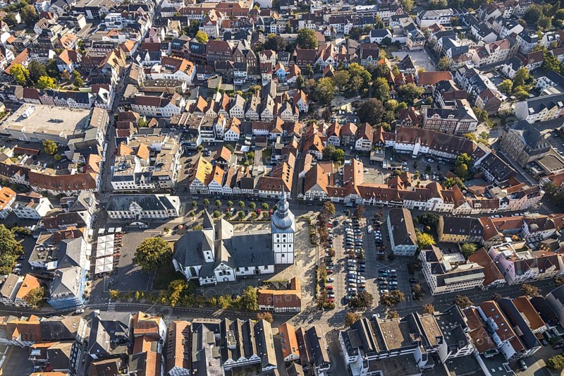 Aerial view, Old Town, evang. Große Marienkirche, Rathausstraße, Rathaus, Rathausplatz, Lippstadt, Kreis Soest, North Rhine-Westphalia, Germany, place of worship, City, DE, Europe, religious community, place of worship, property tax, holy place, real estate, city centre, church, church community, denomination, Kreis-Soest-Buch, KreisSoestBuch, aerial view, aerial photography, aerial photography, religion, religious site, sight, city view, city centre, overview, bird's-eye view, residential area, living and life, residential area, residential buildings, quality of life, residential area, housing estate, birds-eyes view, historic town hall, overview