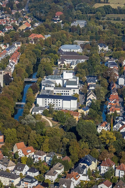 Aerial photo, Europaschule Ostendorf-Gymnasium, Stadttheater Lippstadt, Nikolaischule, Fluss Lippe, Lippstadt, Kreis Soest, North Rhine-Westphalia, Deutschland, Bildung, Bildungseinrichtung, Cappeltor, DE, Europa, Gastronomie, Grundschule, Gymnasium, Hauptschule, Hotel, Hotelanlagen, Hotelgewerbe, Kanustrecke Burgstraße, Kreis-Soest-Buch, KreisSoestBuch, culture, art, educational institute, aerial view, aerial photography, aerial photography, Ostendorfallee, Quality Hotel Lippstadt, drama, school, theatre, overview, events, venue, event location, bird's-eye view, birds-eyes view, cultural use, overview