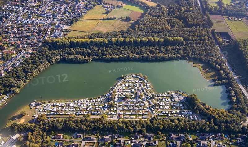 Aerial view, Camping Margaretensee, Lippstadt, Kreis Soest, North Rhine-Westphalia, Germany, camping, camping site, camping houses, camping mobile, camping site, DE, Europe, leisure, hobby, Kreis-Soest-Buch, KreisSoestBuch, aerial view, aerial photography, aerial photography, lake, overview, bird's-eye view, motorhome, caravan, birds-eyes view, overview