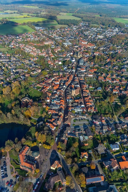 Aerial view, town hall Schermbeck, Weseler Straße, town view, Schermbeck, Ruhr area, North Rhine-Westphalia, Germany, old town, place of worship, authority, DE, Europe, religious community, place of worship, property tax, holy place, real estate, church, parish, denomination, aerial view, aerial photography, aerial photography, town hall, religion, religious site, townscape, urban area, city administration, city centre, overview, bird's-eye view, housing estate, living and life, residential area, residential buildings, residential quality, residential quarter, housing estate, birds-eyes view, former Reformed Church, evang. Georgskirche Schermbeck, catholic St. Ludgerus church, overview