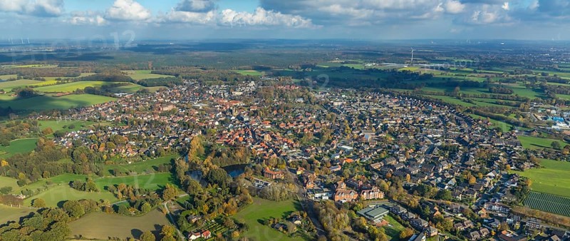 Aerial view, town view, town hall Schermbeck, Weseler Straße, Schermbeck, Ruhr area, North Rhine-Westphalia, Germany, old town, place of worship, authority, DE, Europe, distant view, religious community, place of worship, property tax, holy place, real estate, church, parish, denomination, aerial view, aerial photography, aerial photography, town hall, religion, religious site, townscape, city area, city administration, city centre, overview, bird's-eye view, residential area, living and life, residential area, residential buildings, quality of life, residential area, housing estate, birds-eyes view, former Reformed Church, evang. Georgskirche Schermbeck, catholic St. Ludgerus church, overview