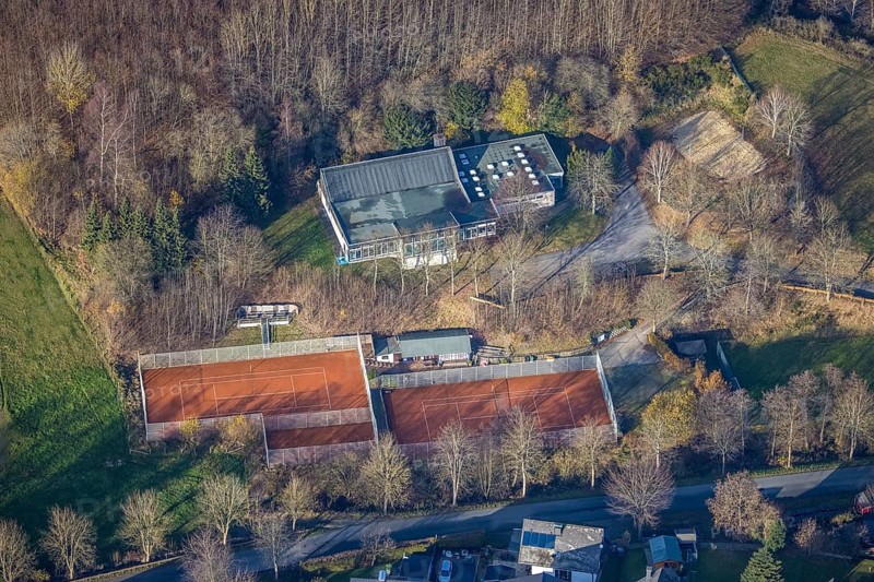 Aerial view, indoor swimming pool Bödefeld, tennis facility Zum Sportpark, Westernbödefeld, Schmallenberg, Sauerland, North Rhine-Westphalia, Germany, bathing establishment, bathing resort, DE, Europe, indoor swimming pool, aerial view, aerial photography, aerial photography, swimming pool, sports, tennis, tennis facility, tennis courts, overview, bird's-eye view, overview
