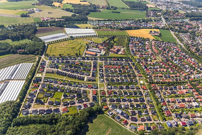 Aerial view, view of Senden, residential area at Rinnbach, Bachstraße, Beethovenstraße, Dortmund-Ems-Kanal, Senden, Münsterland, North Rhine-Westphalia, Germany, DE, Europe, gastronomy, property tax, Hofhotel Grothues-Potthoff, hotel, hotel facilities, hotel business, real estate, aerial view, aerial photography, aerial photography, local view, terraced houses, townscape, urban area, SwinGolf Grothues, overview, bird's-eye view, residential area, living and living, residential area, residential houses, residential quality, residential neighbourhood, housing estate, birds-eyes view, overview