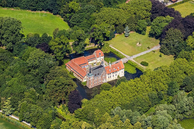Aerial view, Schloss Senden, moated castle, Senden, Münsterland, North Rhine-Westphalia, Germany, castle, castle complex, DE, Europe, river Stever, moat, manor house, manor house, manor building, courtyard, aerial photograph, aerial photography, aerial photography, castle, overview, defence system, bird's-eye view, forest area, moated castle, moat, birds-eyes view, overview