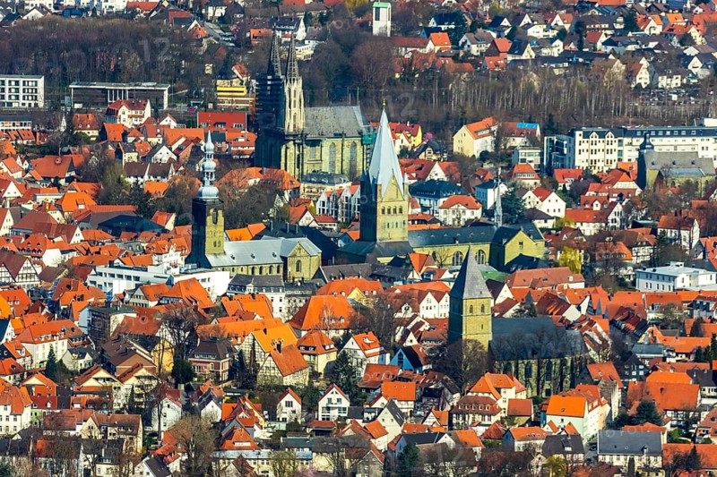 Aerial view, city centre view, old town, protestant church Sankt Maria zur Wiese, St. Petri Alde Kerke, St. Patrokli-Dom, Sankt Pauli Kirche, St. Albertus-Magnus-Kirche, Soest, Soester Börde, North Rhine-Westphalia, Germany, place of worship, City, DE, Domplatz, Europe, religious community, place of worship, property tax, real estate, church, parish, denomination, aerial view, aerial photography, aerial photography, Paulistraße, Petrikirchhof, religion, overview, bird's-eye view, Wiesenstraße, living and life, residential area, residential buildings, birds-eyes view, overview, red roofs, red house roofs