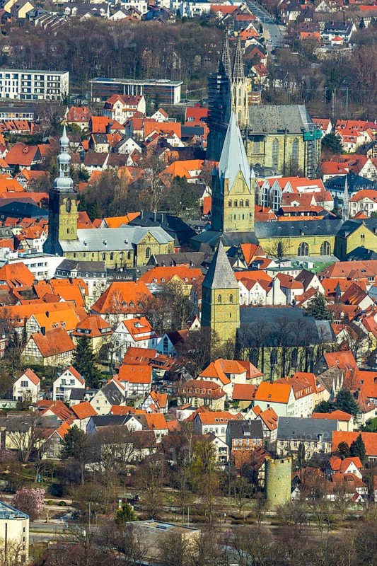 Aerial view, city centre view, old town, protestant church Sankt Maria zur Wiese, St. Petri Alde Kerke, St. Patrokli-Dom, Sankt Pauli Kirche, Soest, Soester Börde, North Rhine-Westphalia, Germany, place of worship, City, DE, Domplatz, Europe, religious community, place of worship, property tax, real estate, church, parish, denomination, aerial view, aerial photography, aerial photography, Paulistraße, Petrikirchhof, religion, overview, bird's-eye view, Wiesenstraße, living and life, residential area, residential buildings, birds-eyes view, overview, red roofs, red house roofs