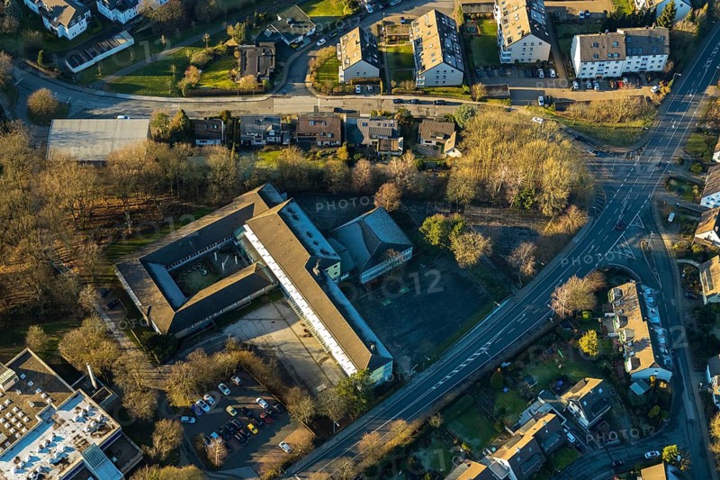 Aerial photograph, Städt. Dietrich-Bonhoeffer- Realschule, Schwelm, Ruhr area, North Rhine-Westphalia, Germany, education, educational institution, DE, Europe, Frankfurter Straße, teaching institute, aerial photography, aerial photography, Ländchenweg, Realschule, school, overview, bird's-eye view, overview