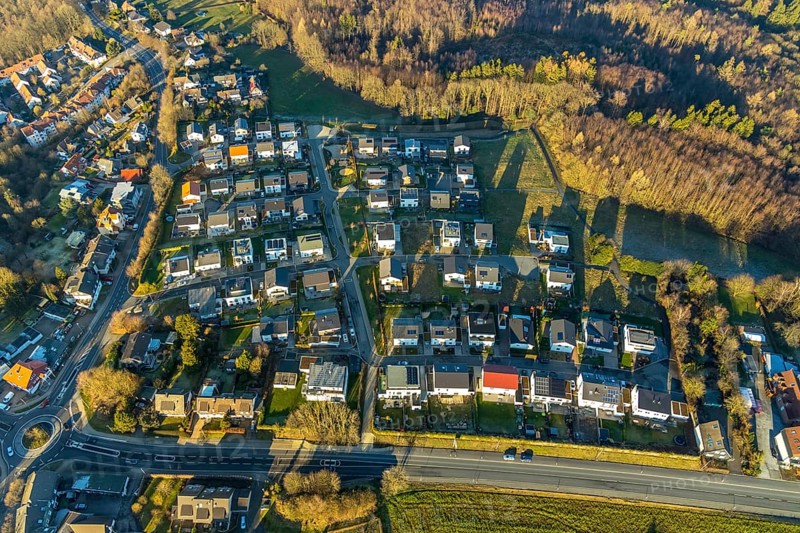 Aerial view, new development area Winterberger Straße, Am Waldrand, Schwelm, Ruhr area, North Rhine-Westphalia, Germany, Astrid-Lindgren-Weg, DE, detached houses, Erich-Kästner-Weg, Europe, property tax, real estate, aerial view, aerial photography, aerial photography, Michael-Ende-Weg, Otfried-Preußler-Weg, terraced houses, overview, bird's-eye view, forest area, forest edge, Wilhelm-bush-Weg, housing estate, living and living, residential area, residential houses, residential quality, residential neighbourhood, housing estate, birds-eyes view, overview
