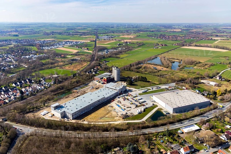 Aerial view, industrial estate northwest, construction site new building logistics hall Kuchenmeister GmbH, old sugar factory site, Hammer Landstraße, Soest, Soester Börde, North Rhine-Westphalia, Germany, construction work, construction vehicles, construction area, construction site, building plots, construction measure, construction project, construction site, DE, Europe, commercial enterprises, commercial area, commercial area, commercial location, commercial use, industrial area, industrial location, capacity requirement, cake bakery, aerial view, aerial photography, aerial photography, new building, overview, bird's-eye view, birds-eyes view, overview