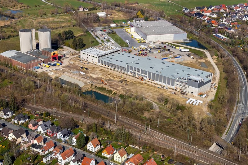 Aerial view, industrial estate northwest, construction site new building logistics hall Kuchenmeister GmbH, old sugar factory site, Hammer Landstraße, Soest, Soester Börde, North Rhine-Westphalia, Germany, construction work, construction vehicles, construction area, construction site, building plots, construction measure, construction project, construction site, DE, Europe, commercial enterprises, commercial area, commercial area, commercial location, commercial use, industrial area, industrial location, capacity requirement, cake bakery, aerial view, aerial photography, aerial photography, new building, overview, bird's-eye view, birds-eyes view, overview
