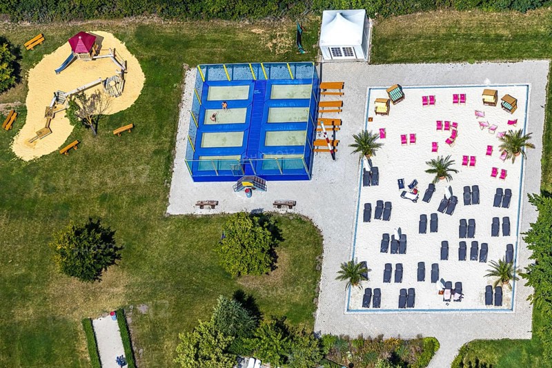 Aerial view, adventure pool, Aqua Spa and Aqua Fun Soest, outdoor pool, bathers, Soest, Soester Börde, North Rhine-Westphalia, Germany, DE, Europe, birds-eyes view, aerial view, aerial photography, aerial photography, overview, overview, bird's eye view, corona distance, keeping distance, swimming pool with Suan, sauna park, swimming pool, swimmer, blue water, sunbathing lawn, parasols