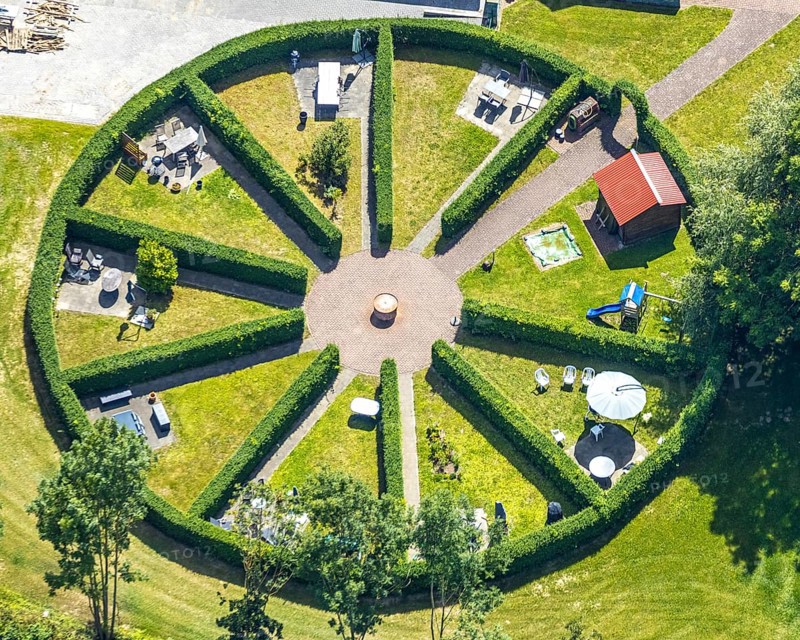 Aerial photo, Kloster Paradiese special clinic for cancer diseases, services for construction and agriculture Dringenberg GmbH, Paradiese, Soest, Soester Börde, North Rhine-Westphalia, Germany, DE, Europe, birds-eyes view, aerial photo, aerial photography, aerial photography, overview, overview, bird's eye view, monastery garden, round monastery garden, hospital, hedge circle, wall hedges
