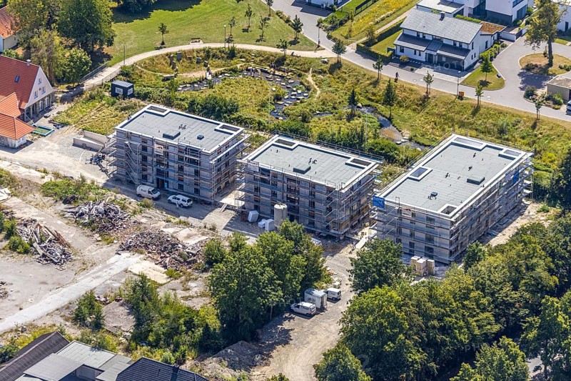 Aerial view, three residential buildings at the renaturalised Soestbach, former outdoor swimming pool soest, Soest, Soester Börde, North Rhine-Westphalia, Germany, DE, Europe, birds-eyes view, aerial view, aerial photography, aerial photography, overview, overview, bird's eye view