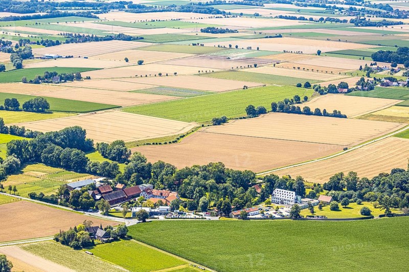 Aerial photo, Kloster Paradiese special clinic for cancer diseases, services for construction and agriculture Dringenberg GmbH, Paradiese, Soest, Soester Börde, North Rhine-Westphalia, Germany, DE, Europe, birds-eyes view, aerial photo, aerial photography, aerial photography, overview, overview, bird's eye view, monastery garden, round monastery garden, hospital, hedge circle, wall hedges