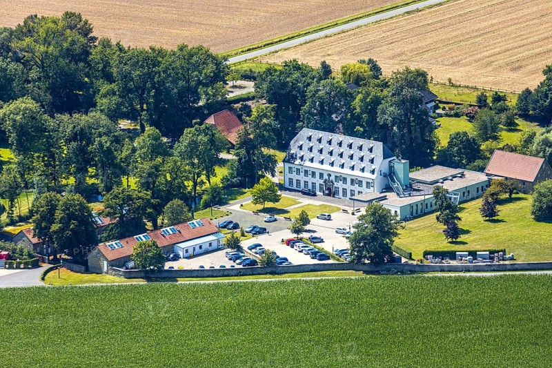 Aerial photo, Kloster Paradiese special clinic for cancer diseases, services for construction and agriculture Dringenberg GmbH, Paradiese, Soest, Soester Börde, North Rhine-Westphalia, Germany, DE, Europe, birds-eyes view, aerial photo, aerial photography, aerial photography, overview, overview, bird's eye view, monastery garden, round monastery garden, hospital, hedge circle, wall hedges