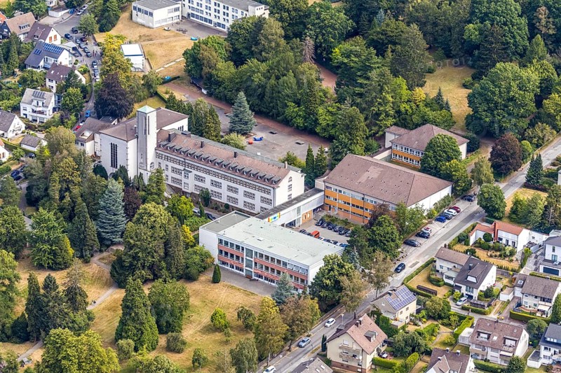 Aerial view, Walburgisgymnasium und Walburgisrealschule, Menden, Sauerland, Märkischer Kreis, North Rhine-Westphalia, Germany, education, educational institution, DE, Europe, grammar school, teaching institute, aerial view, aerial photography, aerial photography, private grammar school, secondary school, school, Schwitter Weg, sponsorship of the Sisters of St Mary Magdalene Postel, overview, bird's-eye view, overview