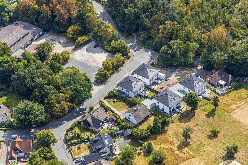 Aerial view, construction site, new residential buildings Hermann-Löns-Straße, Menden, Sauerland, Märkischer Kreis, North Rhine-Westphalia, Germany, Am Stadtwald, construction work, construction area, building site, building plots, construction project, construction site, DE, Europe, property tax, real estate, aerial photograph, aerial photography, aerial photography, new construction, overview, bird's eye view, residential complex, living and living, residential area, residential buildings, residential quality, residential neighbourhood, housing estate, birds-eyes view, overview