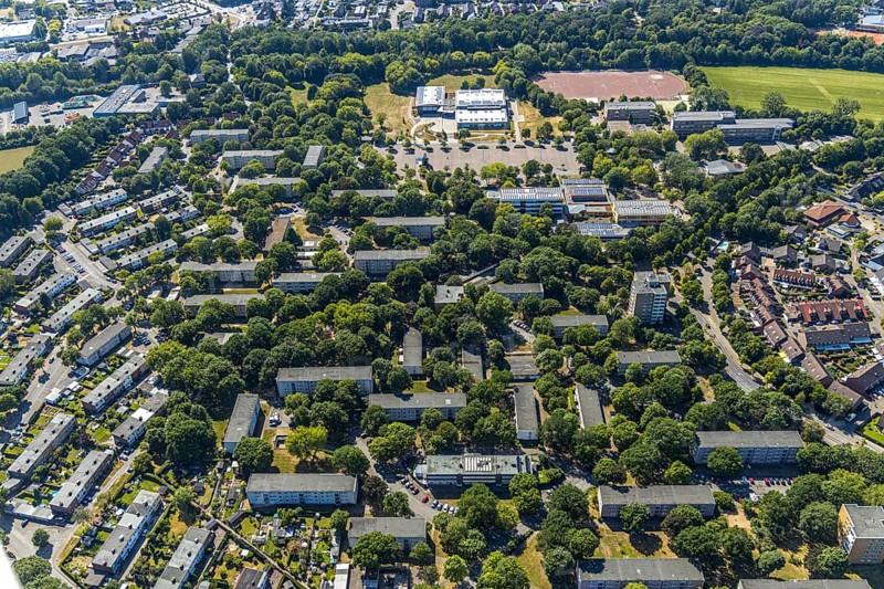 Aerial photo, housing estate, Gymnasium Rheinkamp, ENNI Sportpark Rheinkamp, FC Moers-Meerfeld, Mörs, Ruhr area, North Rhine-Westphalia, Germany, DE, Europe, birds-eyes, view, aerial photography, aerial photography, overview, overview, bird's eye view, education, pupils, college, training, school year, homework, class, year group, education, pedagogy, fitness, sport, movement