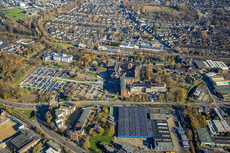 Aerial view, Stiftung Krankenhaus Bethanien Mörs, Mörs, Ruhr area, North Rhine-Westphalia, Germany, Bethanienstraße, DE, Europe, healthcare, hospital, helipad, clinic, clinic centre, hospital, aerial view, aerial photography, aerial photography, medical facility, medical aid, emergency service, overview, bird's-eye view, overview, medical care