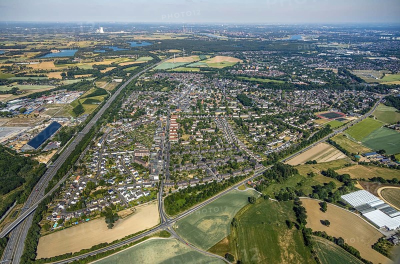 Aerial view, motorway A42, overview Repelen Rheinkamp, Mörs, Ruhr area, North Rhine-Westphalia, Germany, DE, Europe, birds-eyes, view, aerial photography, aerial photography, overview, bird's eye view, transport, traffic, infrastructure, logistics, road traffic
