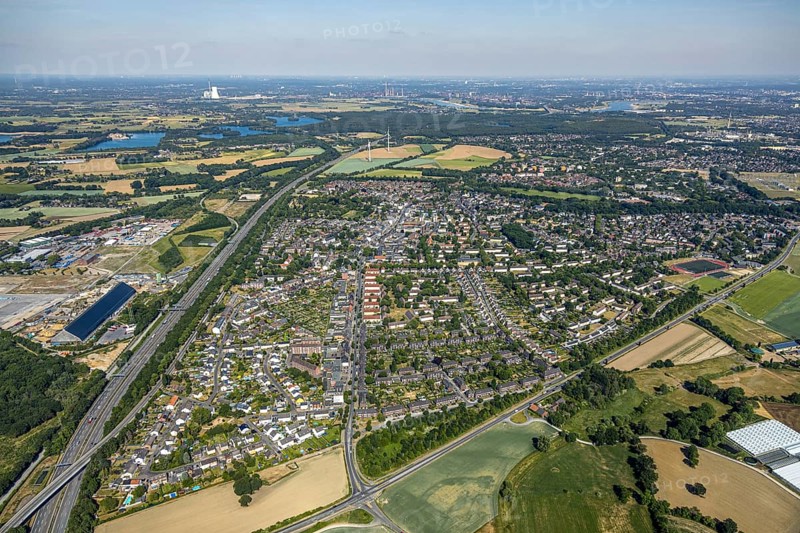 Aerial view, motorway A42, overview Repelen Rheinkamp, Mörs, Ruhr area, North Rhine-Westphalia, Germany, DE, Europe, birds-eyes, view, aerial photography, aerial photography, overview, bird's eye view, transport, traffic, infrastructure, logistics, road traffic