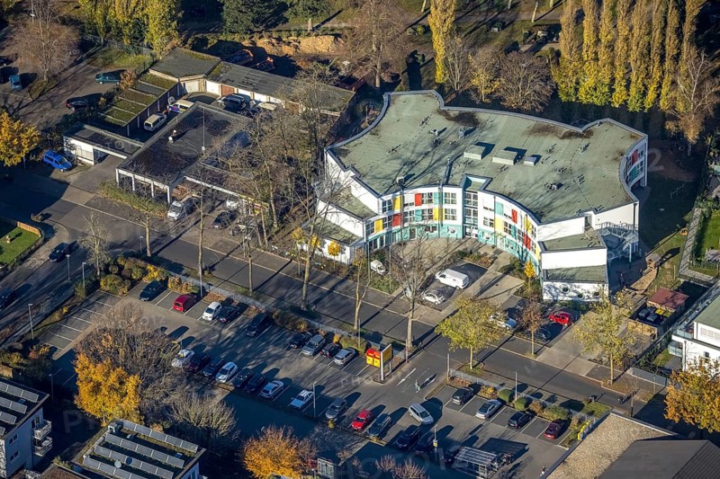 Aerial view, Grafschafter Diakonie Haus für Jung und Alt, Johannes Kindergarten Meerbeck, Blücher Straße, Rheinkamp-Meerbeck, Mörs, Ruhr area, North Rhine-Westphalia, Germany, care and nursing, DE, Europe, kindergarten, day nursery, day care centre, day nursery, aerial photograph, aerial photography, aerial photography, care facility, care home, overview, bird's eye view, birds-eyes view, overview