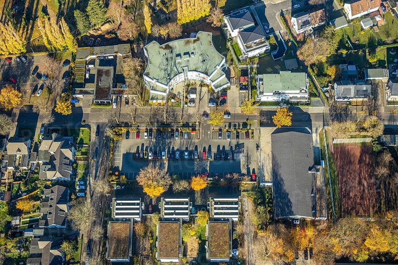 Aerial view, Grafschafter Diakonie Haus für Jung und Alt, Johannes Kindergarten Meerbeck, Blücher Straße, AWO Verein für Vormundschaften und Betreuungen, Rheinkamp-Meerbeck, Mörs, Ruhr area, North Rhine-Westphalia, Germany, care and nursing, DE, Europe, kindergarten, day nursery, day care centre, day nursery, aerial photograph, aerial photography, aerial photography, care facility, care home, overview, bird's eye view, birds-eyes view, overview
