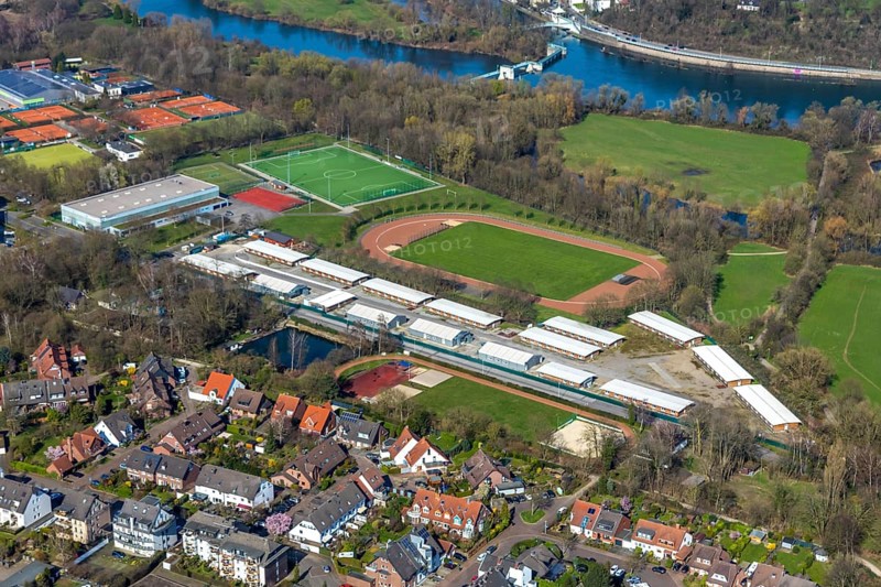 Aerial view, refugee accommodation, sports field Turnerschaft 1912 Mülheim-Saarn, football pitches, Kahlenberger Hockey und Tennisclub, Mülheim an der Ruhr, Ruhr area, North Rhine-Westphalia, Germany, Mülheim, an, der, Ruhr, DE, Europe, birds-eyes, view, aerial photography, aerial photography, aerial photography, overview, overview, bird's-eye view, hobby, sport, training, team, championship, clay court, tennis, tennis playing, tennis club, grass court, artificial grass court, football, football match, football pitch, leisure, athlete, sports field, sports facility, gymnastics, ball sports, fitness, exercise, athletics, refugees, humanity