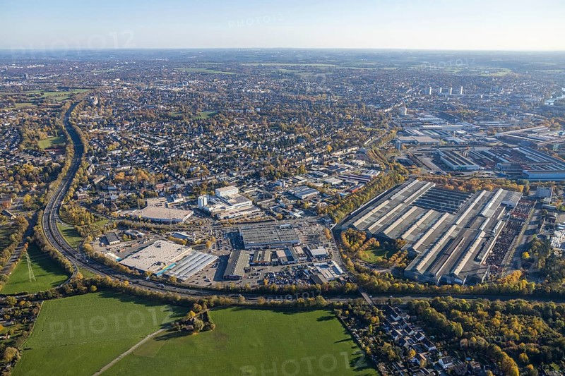 Aerial view, industrial area Dümpten, Mannesmannallee, motorway A40, Dümpten - West, Mülheim an der Ruhr, Ruhr area, North Rhine-Westphalia, Germany, Aldi supermarket, Aldi Süd, DE, Europe, commercial enterprises, commercial area, commercial park, commercial location, commercial use, property tax, real estate, industrial area, industrial building, industrial site, aerial view, aerial photography, aerial photography, apartment buildings, metro, apartment buildings, photovoltaic, photovoltaic system, solar, solar system, solar energy, solar energy, overview, Vallourec Germany, bird's-eye view, residential area, residential buildings, birds-eyes view, overview