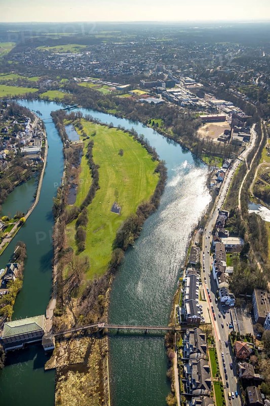 Aerial photo, Ruhr, hydroelectric power station on the Ruhr, Kassenbergbrücke, weir Mülheim, Altstadt I, Mülheim an der Ruhr, Ruhr area, North Rhine-Westphalia, Germany, Mülheim, an, der, DE, Europe, birds-eyes, view, aerial photography, aerial photography, overview, overview, bird's eye view, river, waterway, shipping traffic, transport, logistics, goods movement, ships, waters