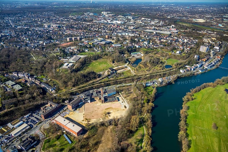 Aerial photograph, railing of the former leather factory Lingens, development of new residential buildings, Linksruhr, Mülheim an der Ruhr, Ruhr area, North Rhine-Westphalia, Germany, Mülheim, an, der, Ruhr, DE, Europe, birds-eyes, view, aerial photograph, aerial photography, aerial photography, overview, overview, bird's eye view, living, flat, houses, residential buildings, housing estate, settlement