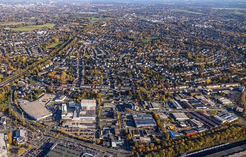 Aerial view, industrial area Dümpten, Mannesmannallee, motorway A40, Dümpten - West, Mülheim an der Ruhr, Ruhr area, North Rhine-Westphalia, Germany, Aldi supermarket, Aldi Süd, DE, Europe, commercial enterprises, commercial area, commercial park, commercial location, commercial use, property tax, real estate, industrial area, industrial building, industrial site, aerial view, aerial photography, aerial photography, apartment buildings, metro, apartment buildings, photovoltaic, photovoltaic system, solar, solar system, solar energy, solar energy, overview, bird's-eye view, residential complex, living and living, residential area, residential buildings, birds-eyes view, overview