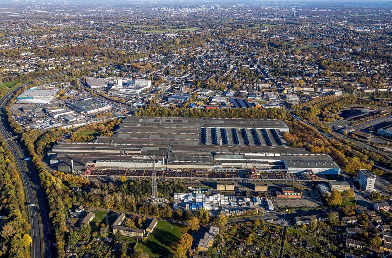 Aerial view, factory site Vallourec Germany steel manufacturer, Dümpten - West, Mülheim an der Ruhr, Ruhr area, North Rhine-Westphalia, Germany, DE, Europe, commercial enterprises, commercial area, commercial park, commercial location, commercial use, industrial area, industrial building, industrial location, aerial view, aerial photography, aerial photography, steel manufacturer, overview, Vallourec Germany, bird's eye view, birds-eyes view, overview
