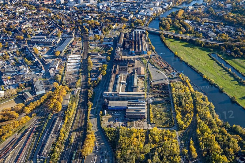 Aerial view, Friedrich Wilhelms-Hütte Stahlguss, river Ruhr, Altstadt II, Mülheim an der Ruhr, Ruhr area, North Rhine-Westphalia, Germany, DE, Europe, Friedrich-Ebert-Straße, commercial enterprises, commercial area, commercial park, commercial location, commercial use, industrial area, industrial building, industrial location, aerial view, aerial photography, aerial photography, Stahlgroßhandel Schulte, overview, bird's eye view, birds-eyes view, overview