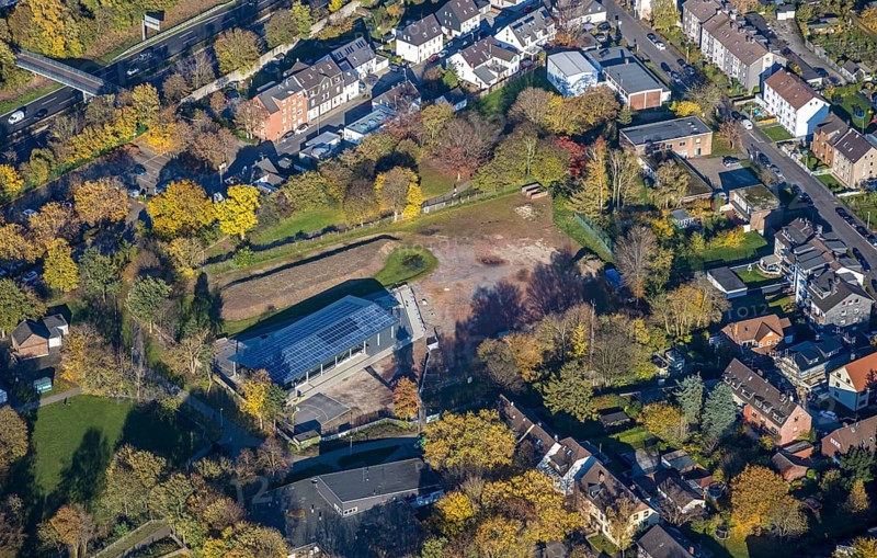 Aerial view, sports field Von-der-Tann-Straße, new sports park Styrum with park of the Feldmann Foundation, construction site new building, Styrum, Mülheim an der Ruhr, Ruhr area, North Rhine-Westphalia, Germany, DE, Europe, aerial view, aerial photography, aerial photography, photovoltaics, photovoltaic system, solar, solar system, solar energy, solar energy, sports, sports facilities, sports park Styrum, sports field, sports facility, overview, bird's-eye view, bird's-eye view, overview